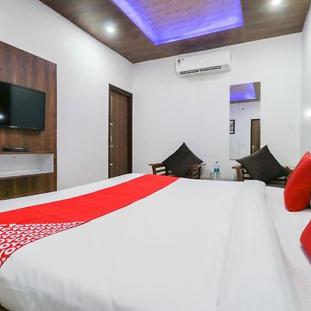 Oyo Flagship Hotel Ambani Zirakpur エクステリア 写真