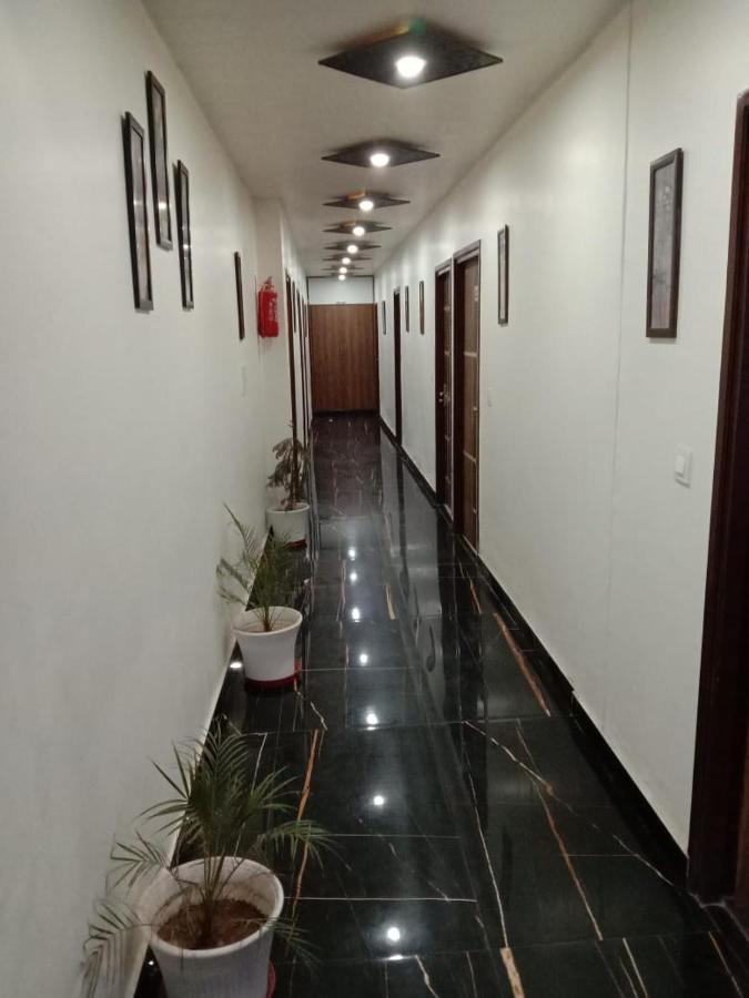 Oyo Flagship Hotel Ambani Zirakpur エクステリア 写真