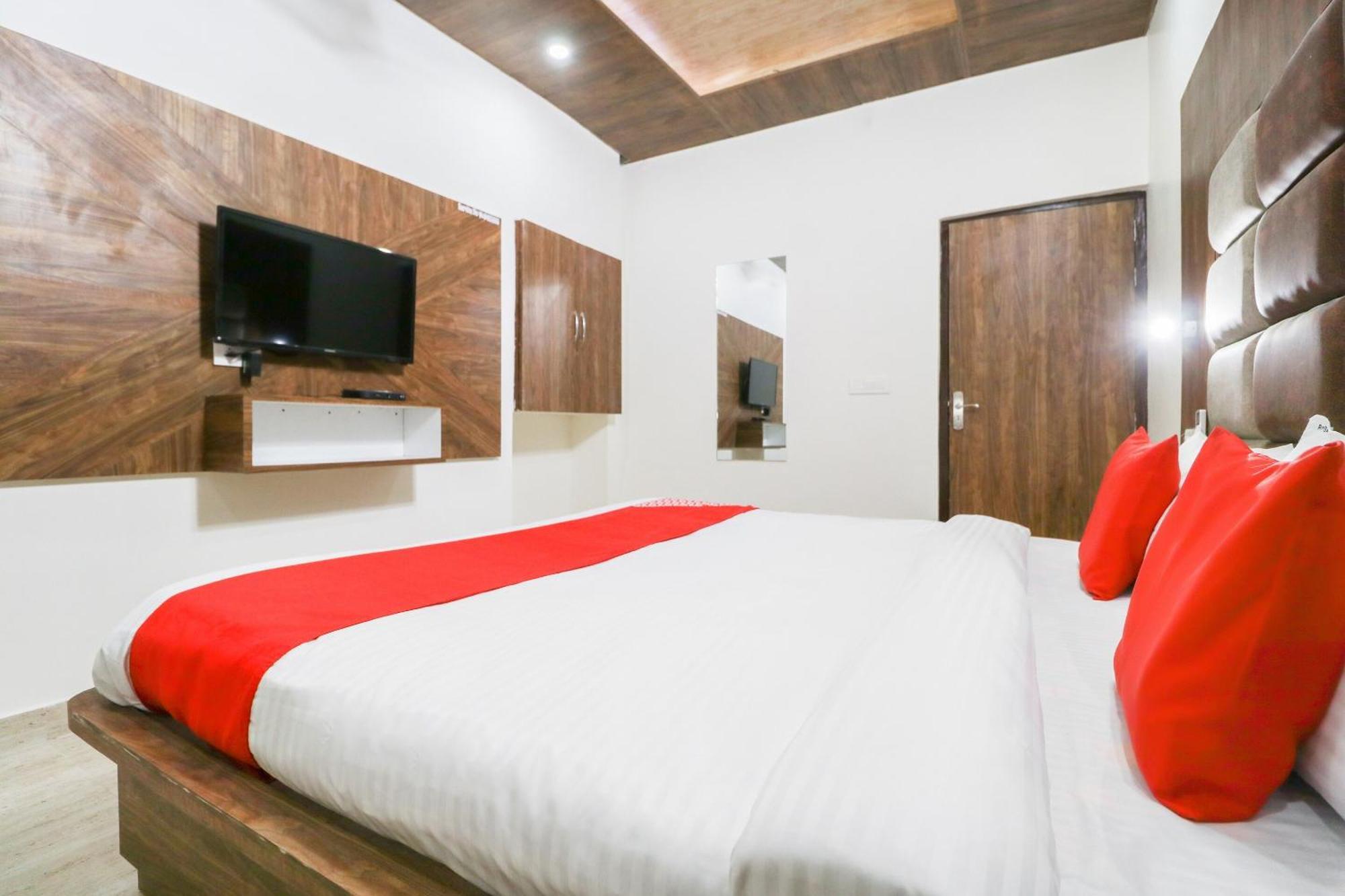 Oyo Flagship Hotel Ambani Zirakpur エクステリア 写真