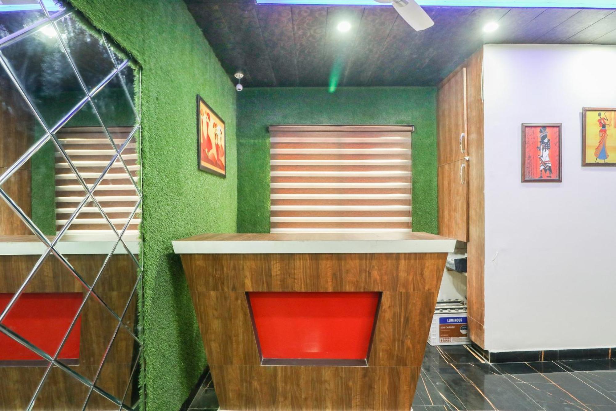 Oyo Flagship Hotel Ambani Zirakpur エクステリア 写真