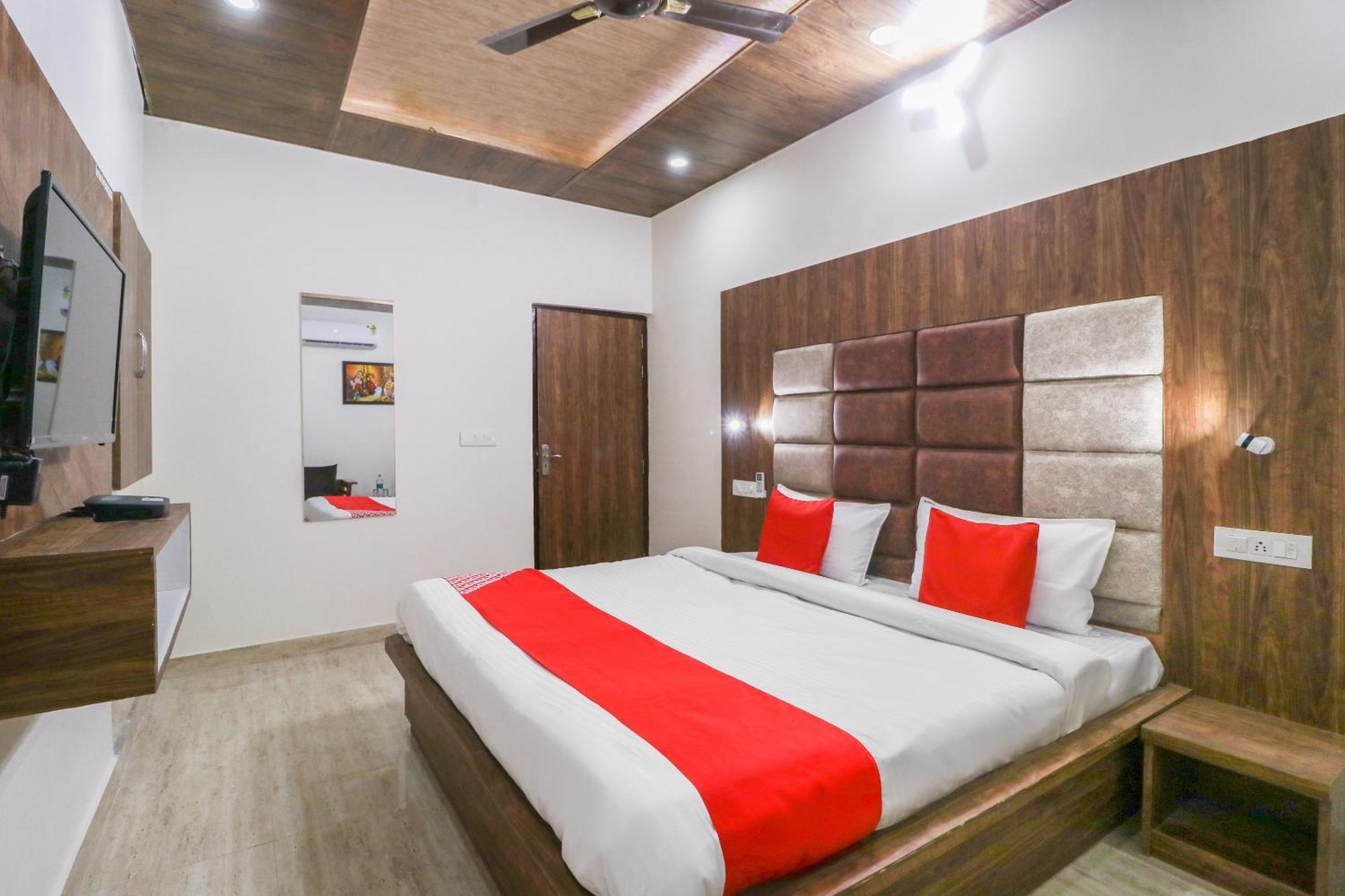 Oyo Flagship Hotel Ambani Zirakpur エクステリア 写真