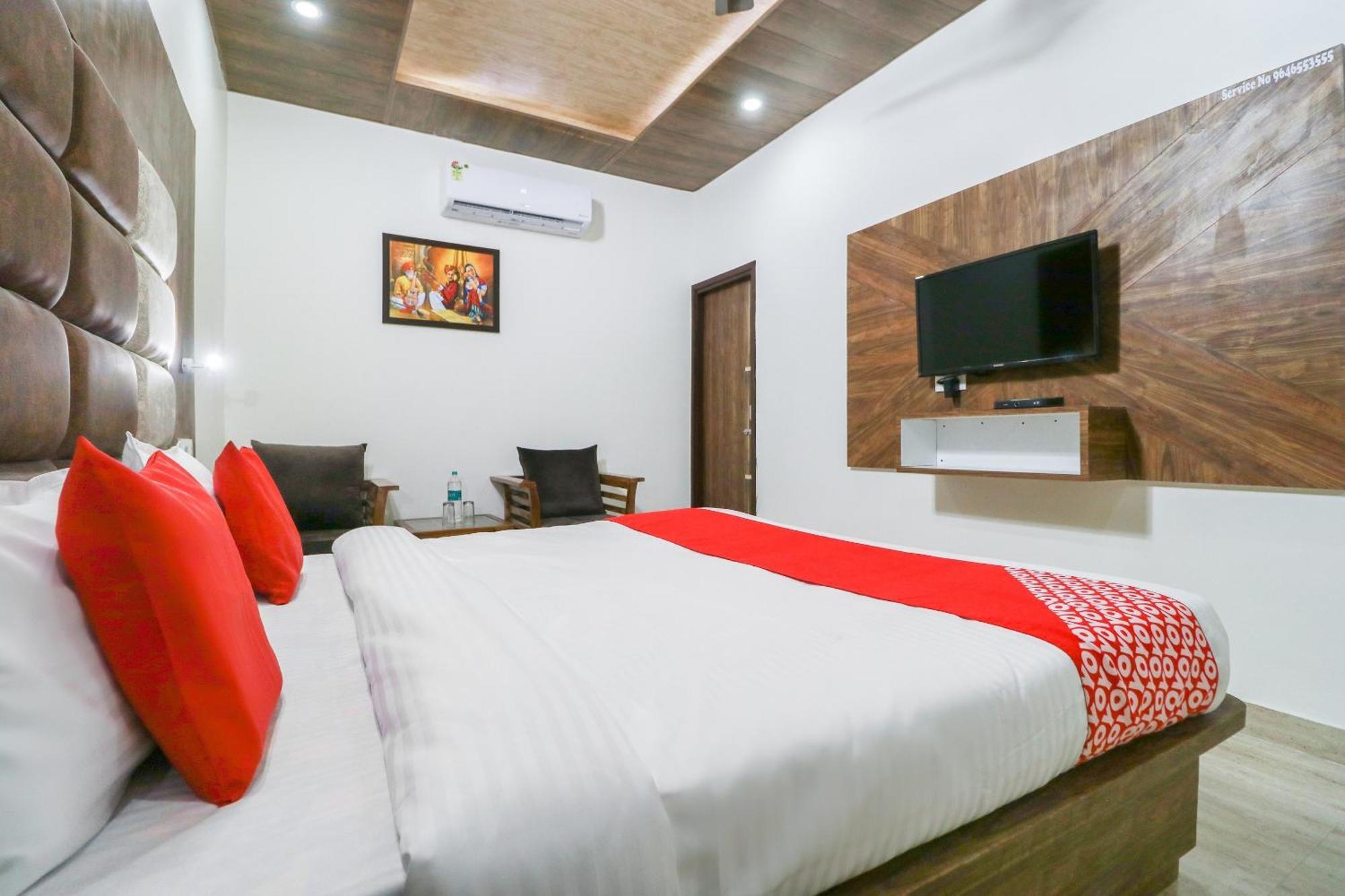 Oyo Flagship Hotel Ambani Zirakpur エクステリア 写真